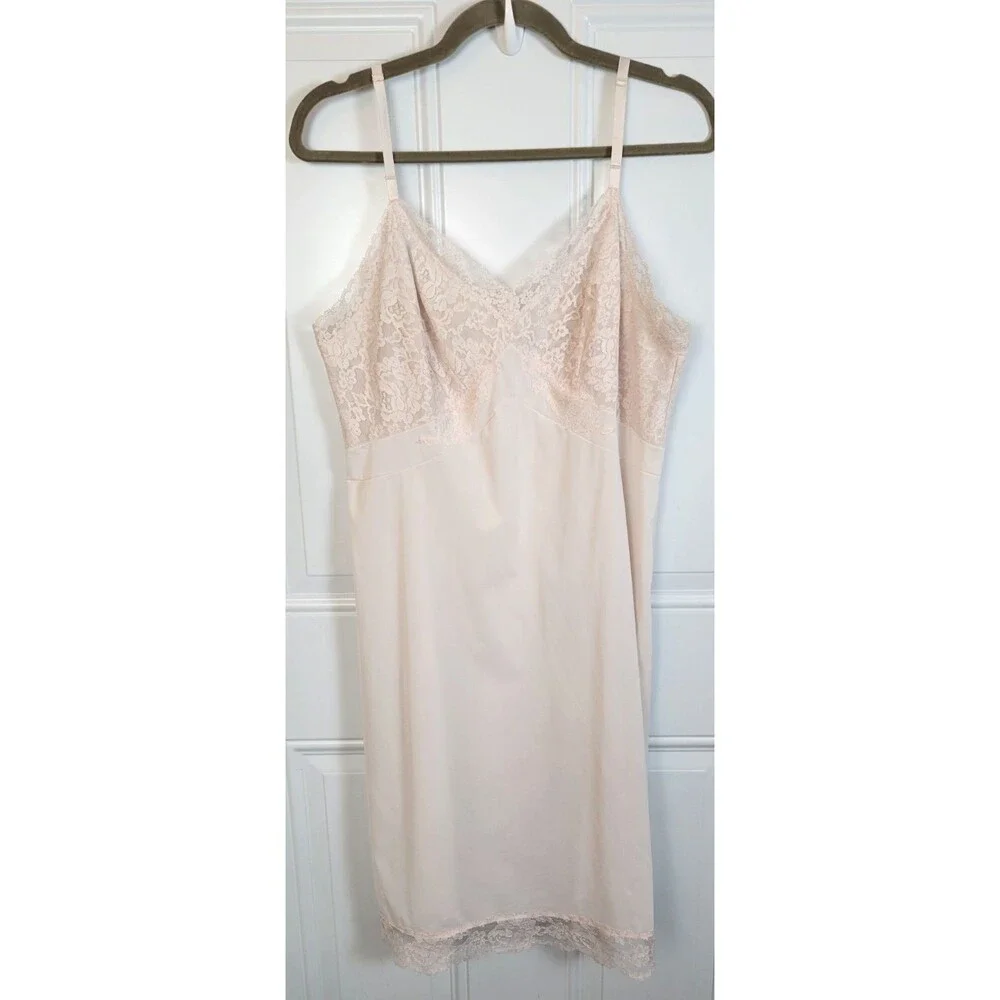 Vintage Vanity Fair Lace Nightgown Size M / L {See Measurements]